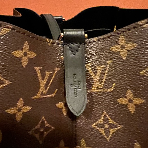 SOLD Authentic Louis Vuitton NeoNoe - Picture 4 of 7